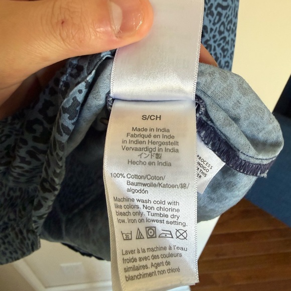 J. Crew Dark Blue Women’s Sz Small Ruffle Front Blouse Leopard Chambray Preppy - Picture 7 of 8